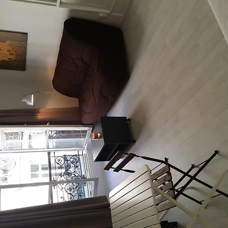 Studio Yvette 아파트